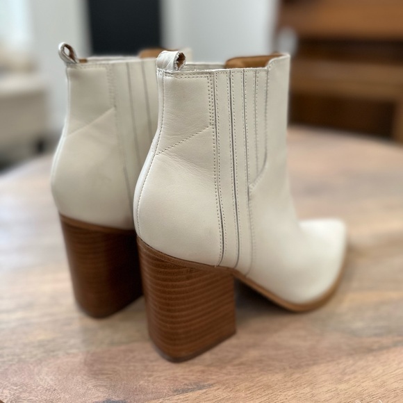 Marc Fisher white pointed toe ankle boot - Picture 6 of 8